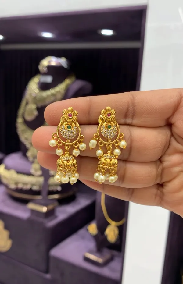 Swarnamandira_Traditional_Gold-Finish_Pearl_Jhumka_Earrings