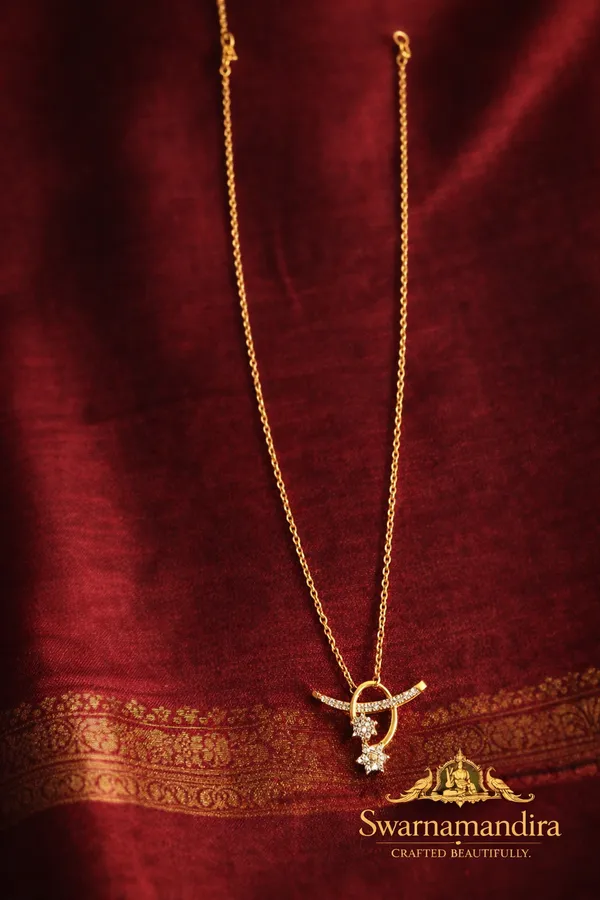 Swarnamandira__Diamond_Pendant_Chain