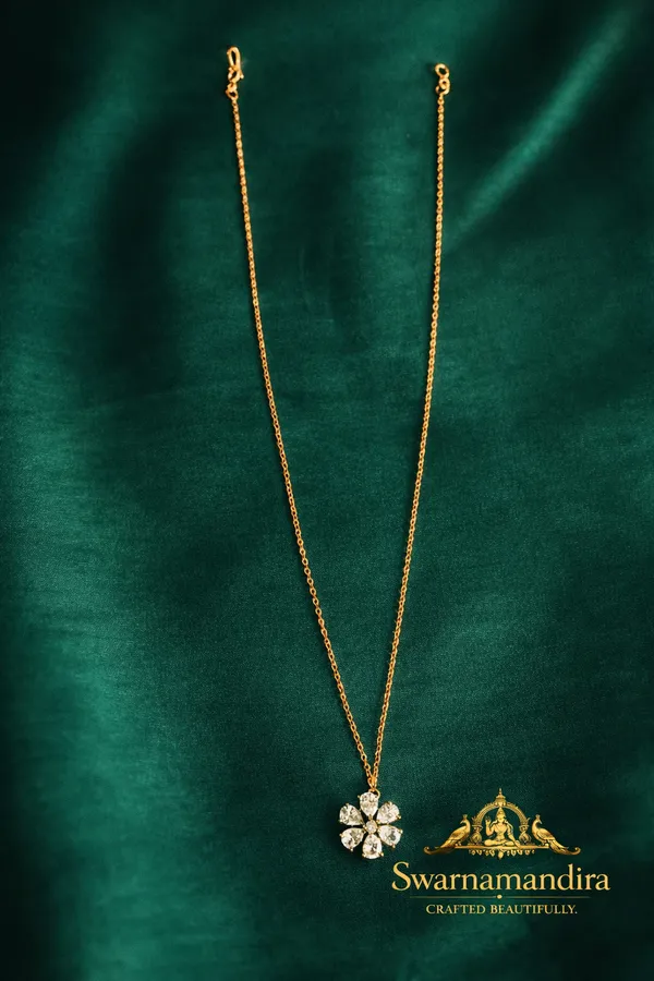 Swarnamandira__Diamond_Bloom_Pendant_Chain