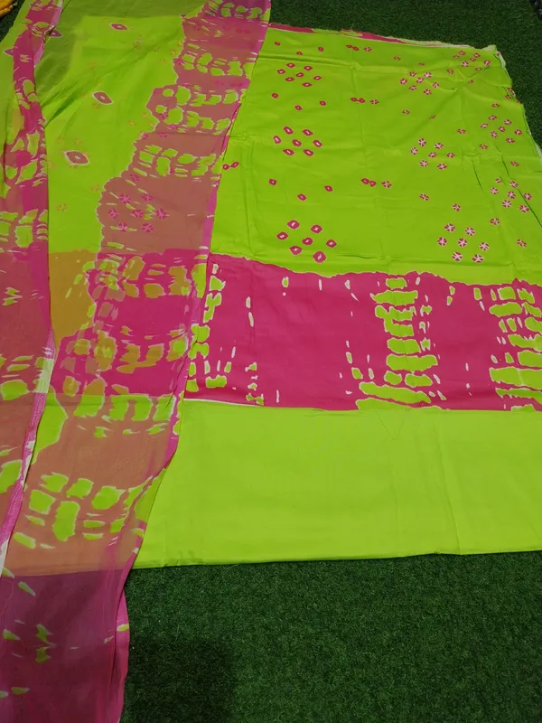 Vibrant_Neon_Green_And_Pink_Bandhani_With_Gota_Patti_Border