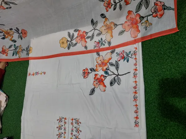 Floral_Embroidered_White_Dupatta_And_Suit_Set_With_Orange_Border
