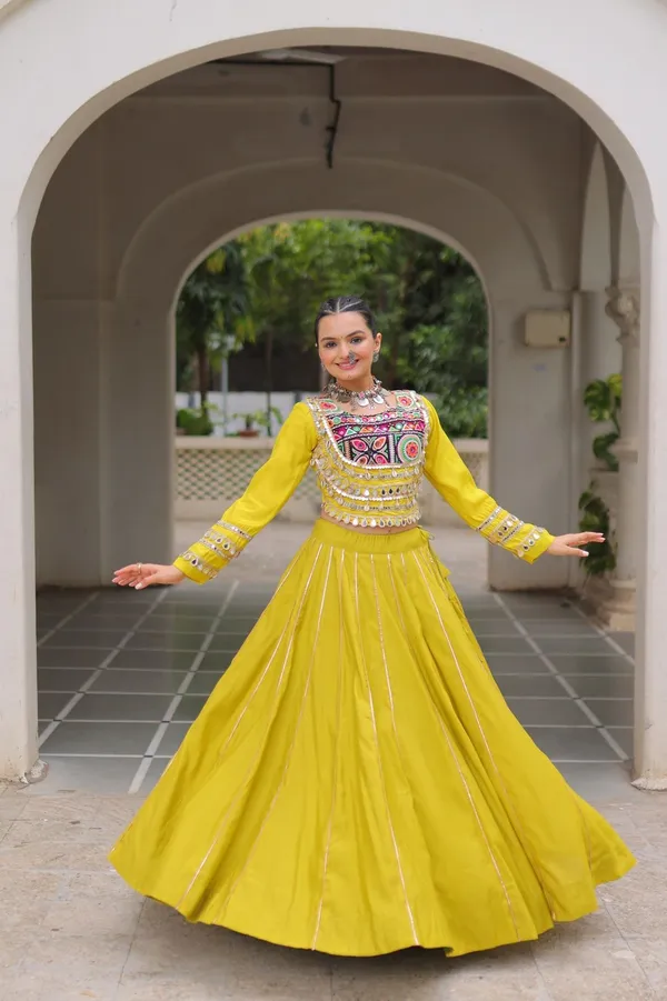 Kutchi_Gamthi_Lehnga_Choli_Parrot