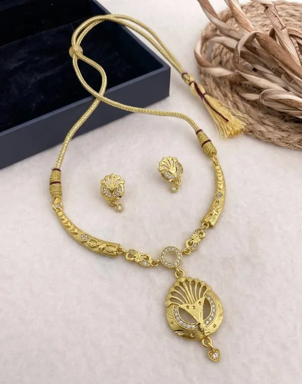 Gold_Brass_Premium_&_Fancy_Design_Necklaces_For_Women_&_Girl