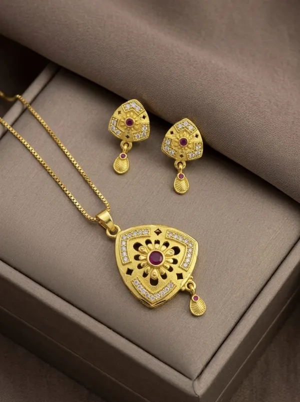 Gold_Brass_Premium_&_Fancy_Design_Pendant_Set_For_Women_&_Girl