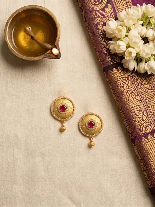 Gold_Brass_Premium_&_Fancy_Design_Pendant_Set_For_Women_&_Girl