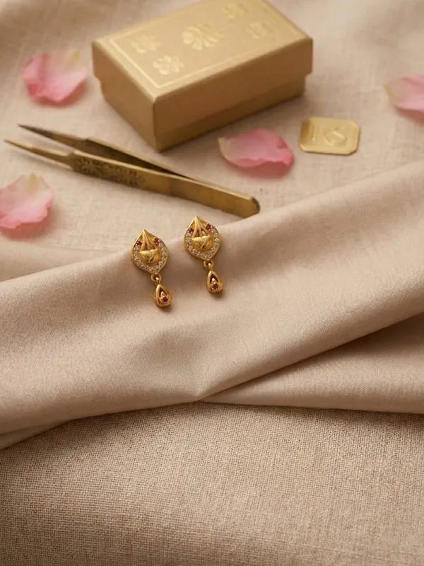 Gold_Brass_Premium_&_Fancy_Design_Pendant_Set_For_Women_&_Girl