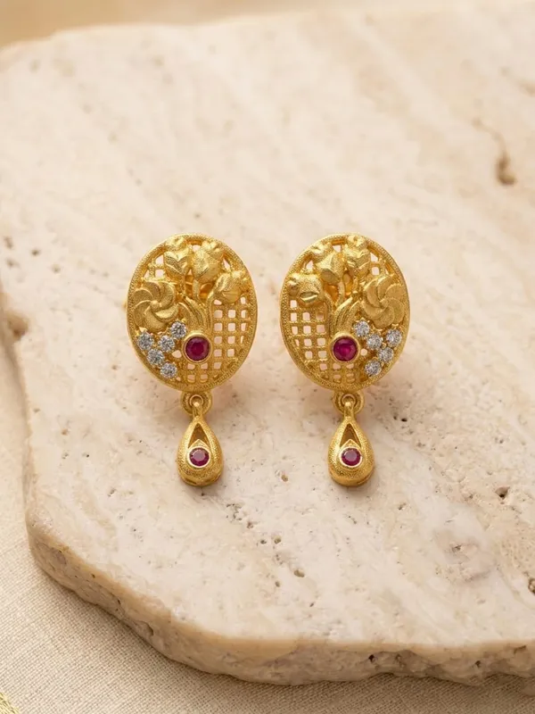 Gold_Brass_Premium_&_Fancy_Design_Pendant_Set_For_Women_&_Girl