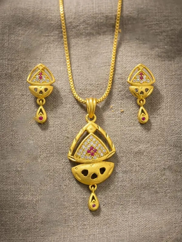 Gold_Brass_Premium_&_Fancy_Design_Pendant_Set_For_Women_&_Girl
