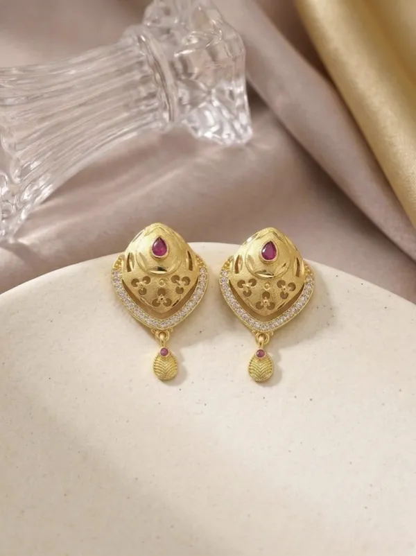 Gold_Brass_Premium_&_Fancy_Design_Pendant_Set_For_Women_&_Girl