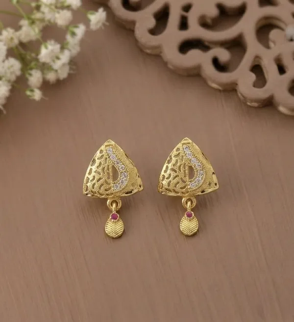 Gold_Brass_Premium_&_Fancy_Design_Pendant_Set_For_Women_&_Girl
