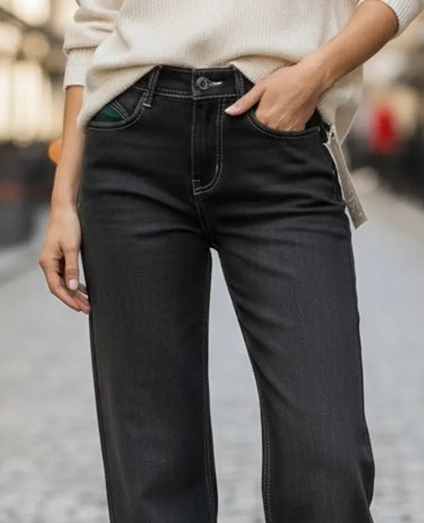 Black_Denim_Shadow_Straight_Fit_Jeans_For_Women