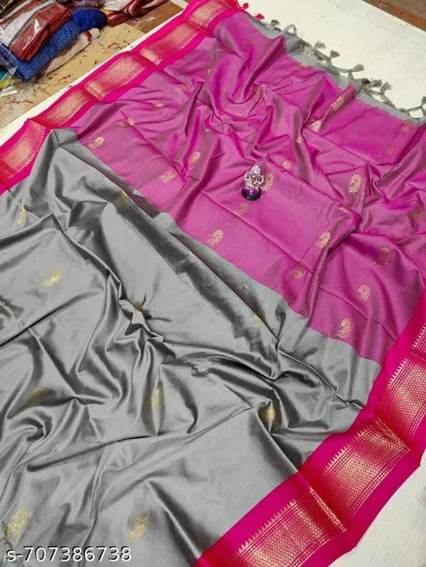Grey_Cotton_Silk_Traditional_Saree_With_Running_Blouse_For_Women
