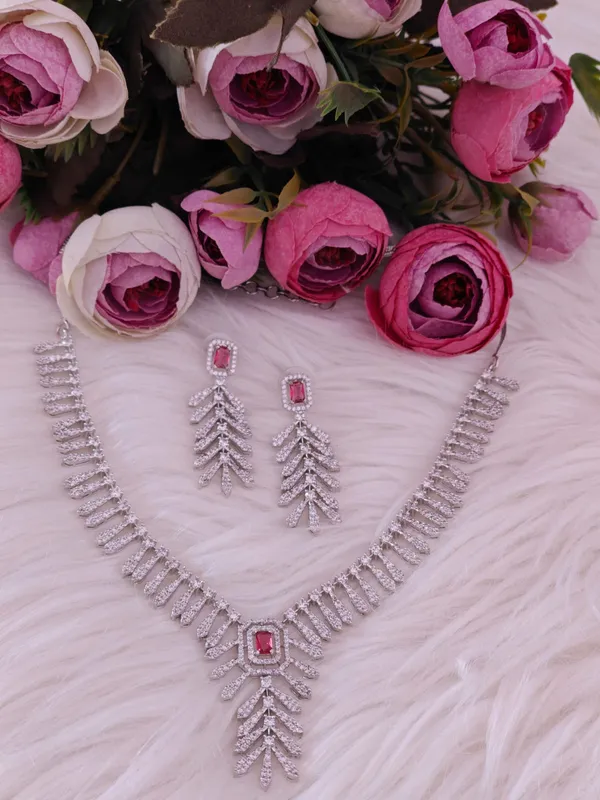 Sparkling_Ruby_And_Diamond_Necklace_Set_With_Earrings