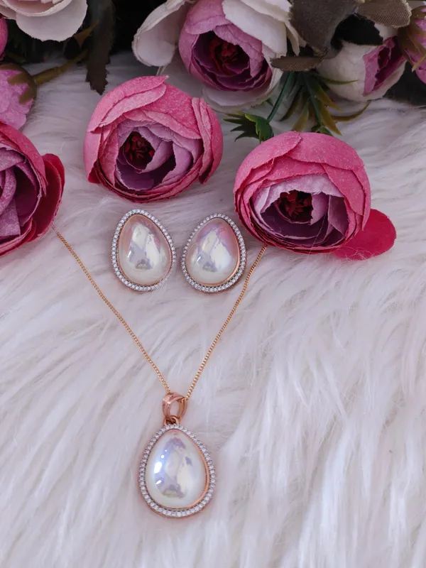 Rose_Gold_Teardrop_Pearl_Pandent_Set