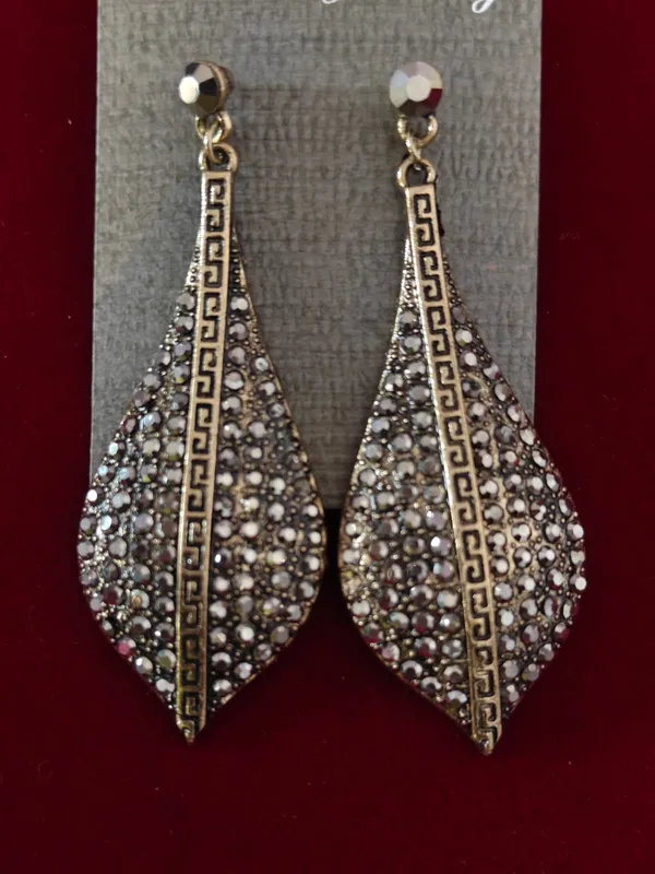 Vintage_Gold-Tone_Crystal_Embellished_Teardrop_Dangle_Earrings