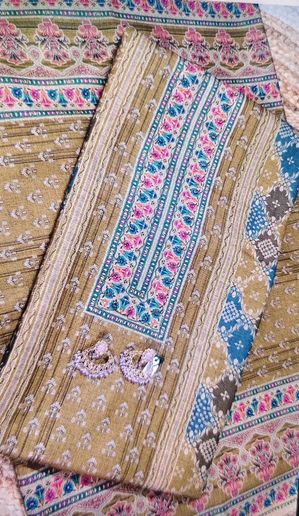 Elegant_Traditional_Embroidered_Wollen_Unstitched_Unstitched_Suit_Fabric