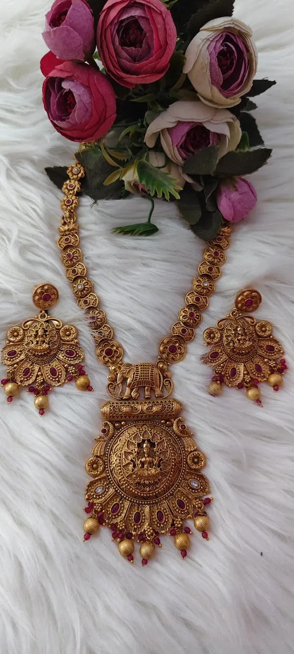 Traditional_Gold-Plated_Temple_Jewelry_Necklace_Set_With_Ruby_Accents