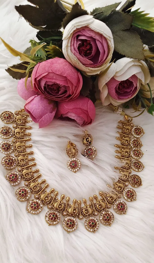 Traditional_Gold-Plated_Coin_Necklace_With_Ruby_Accents