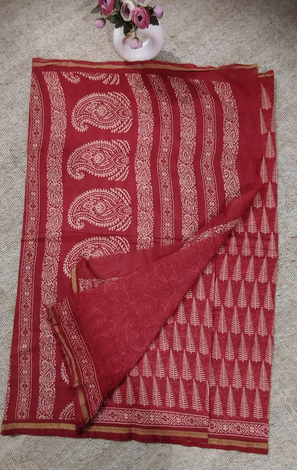 Beautiful_Motif_Chanderi_Hand_Block_Saree_With_Zari_Border