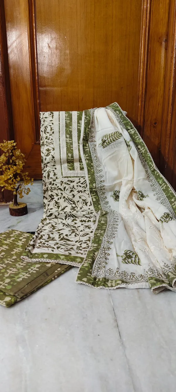 Green_And_White_Ethnic_Print_Unstitched_Cotton_Unstitched_Suit_Set_With_Chikankari_Fabric