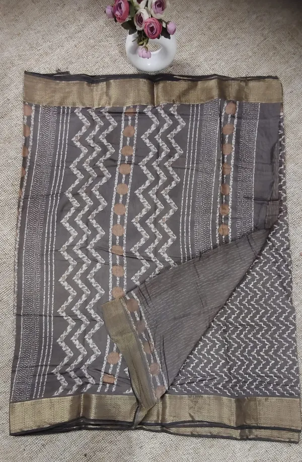Grey_Chevron_Pattern_Chanderi_Silk_Saree_with_Golden_Border