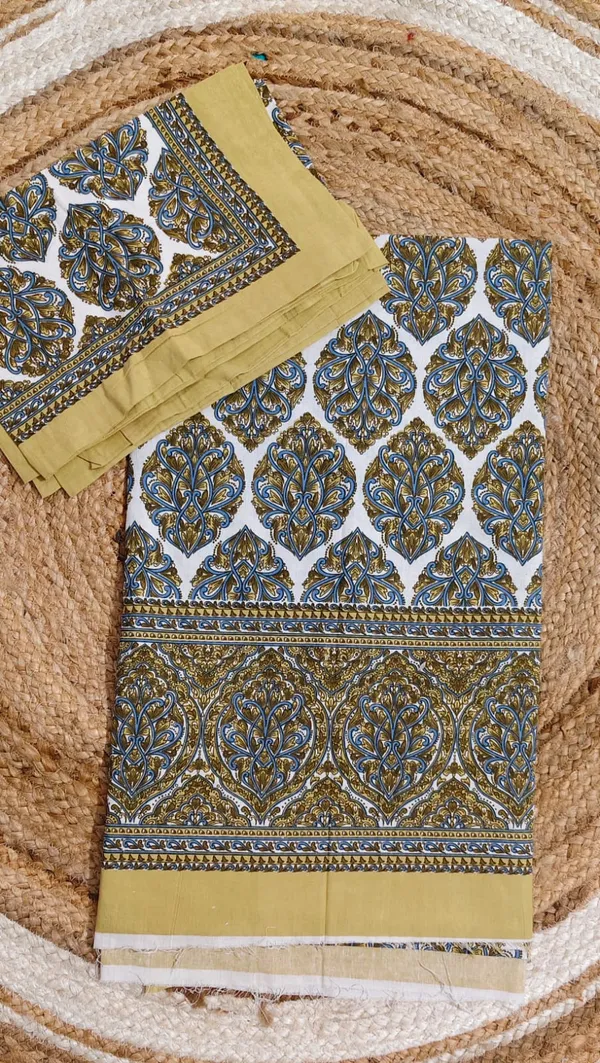 Premium_Cotton_Bed_Cover_Set_With_Geometric_Pattern_-_King_Size_With_2_Pillow_Covers