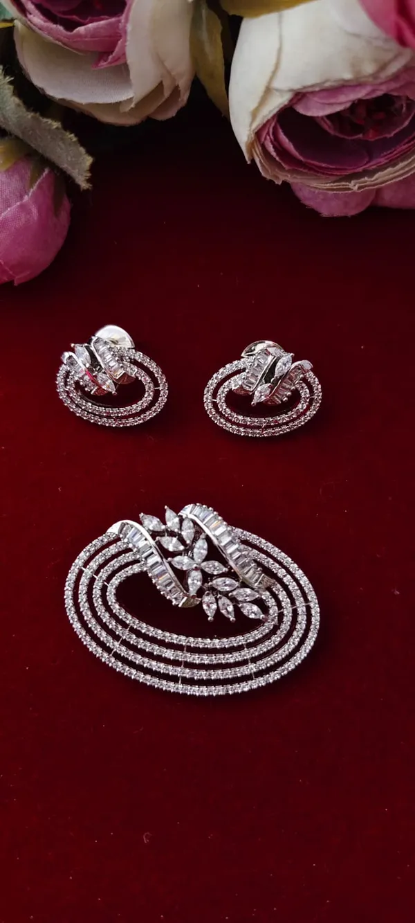 Silver-Toned_American_Diamond_Pendant_Set_With_Floral_Design