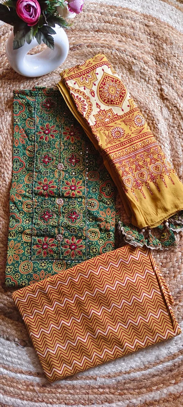 Cotton_Unstitched_Suit_Material_With_Mal_Dupatta