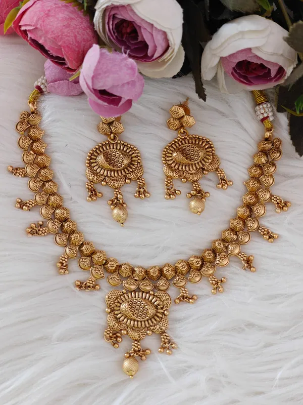 Traditional_Antique_Gold_Plated_Necklace_Set_With_Intricate_Detailing