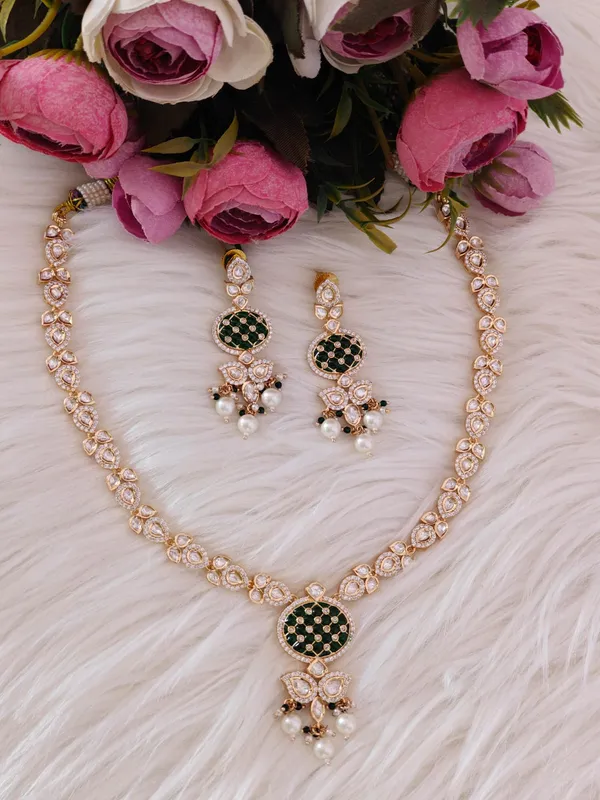 Elegant_Green_And_Gold_Kundan_Necklace_Set_With_Matching_Earrings