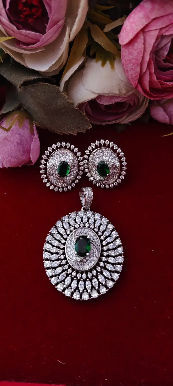 Elegant_Oval_Green_Ad_Pendant_Set_With_Matching_Earrings