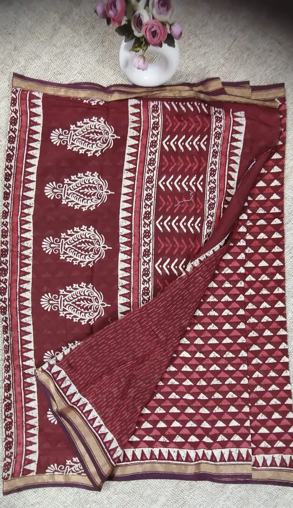 Maroon_Geometric_Print_Traditional_Chanderi_Saree_With_Golden_Zari_Border