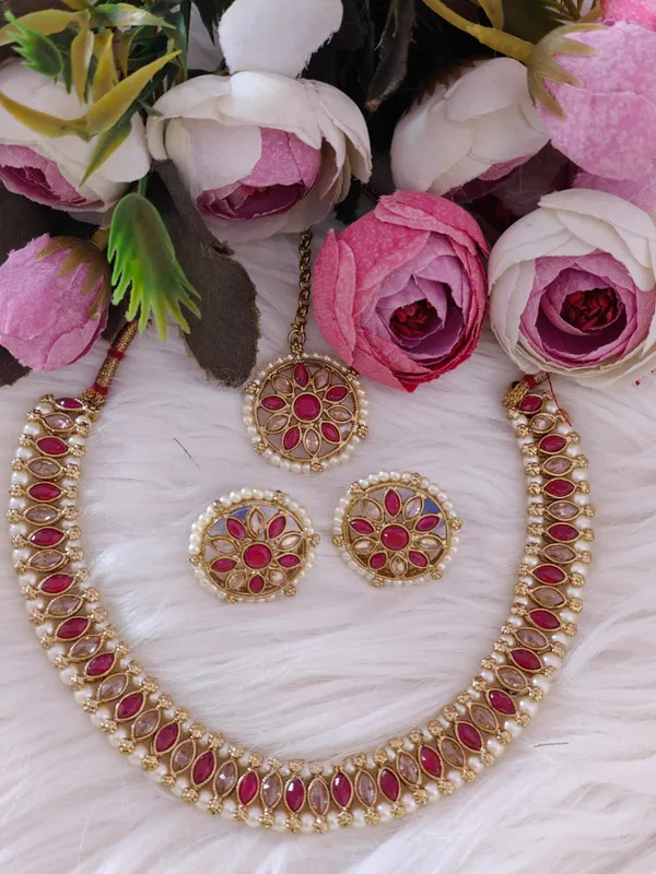Traditional_Kundan_And_Ruby_Stone_Necklace_Set_With_Maang_Tikka