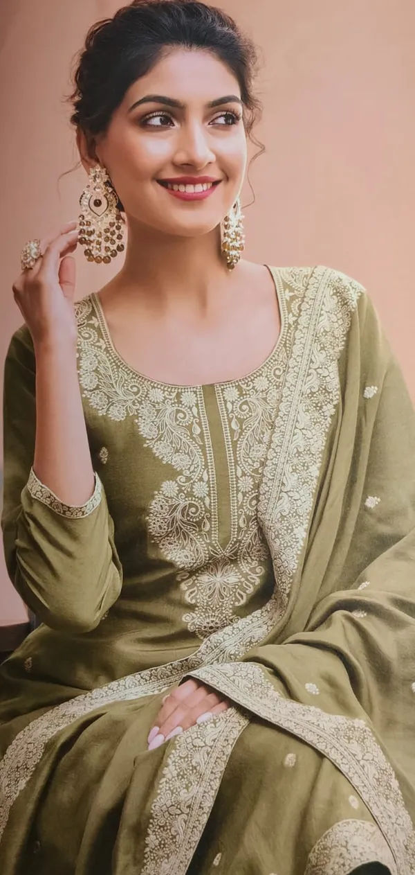 Pure_Muslin_Unstitched_Suit_Material_With_Elegant_Embroidery
