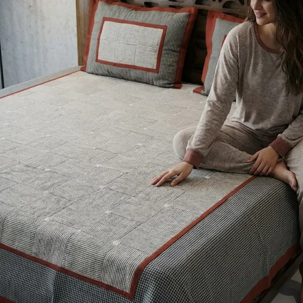 Elegant_Beige_Bedsheet_Set_With_Red_Border_And_Pillow_Covers