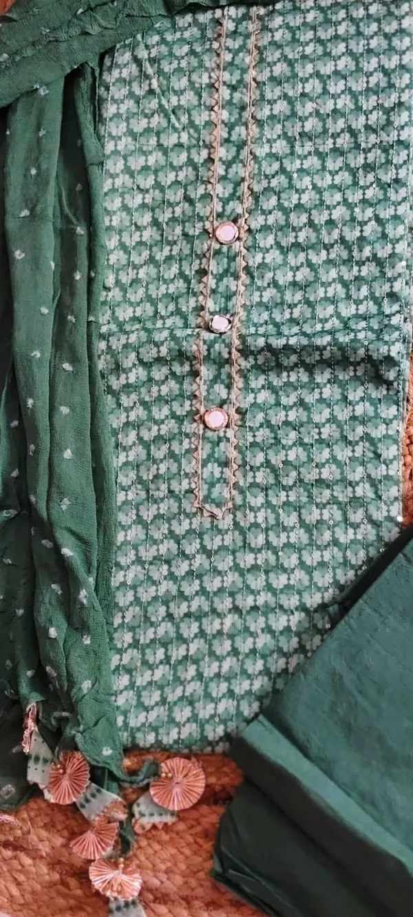 Rich_Emerald_Green_Cotton_Unstitched__Suit_With_Pure_Dupatta