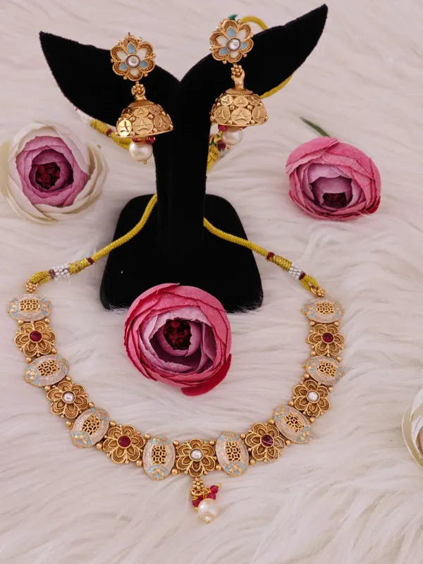 Traditional_Gold-Toned_Necklace_Set_With_Jhumka_Earrings