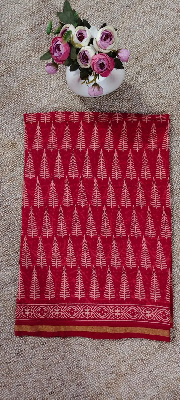 Beautiful_Motif_Chanderi_Hand_Block_Saree_With_Zari_Border