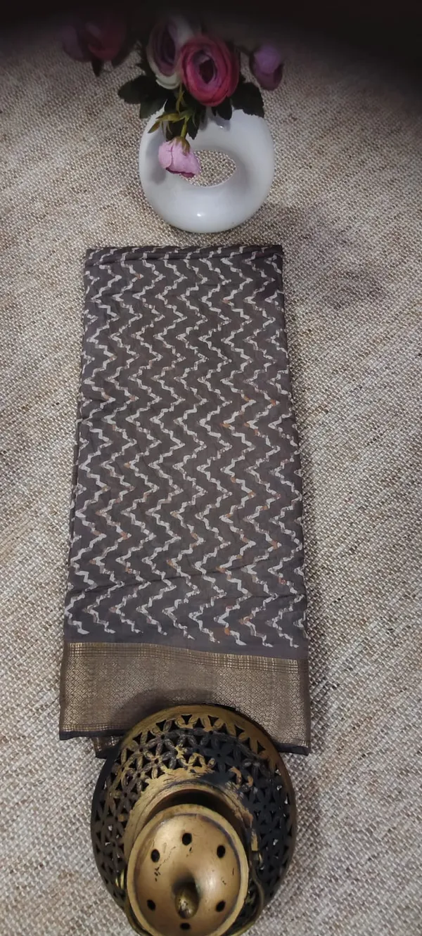 Grey_Chevron_Pattern_Chanderi_Silk_Saree_with_Golden_Border
