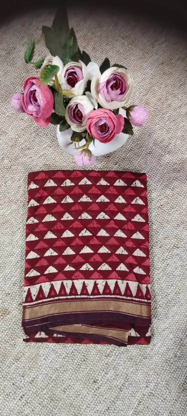 Maroon_Geometric_Print_Traditional_Chanderi_Saree_With_Golden_Zari_Border