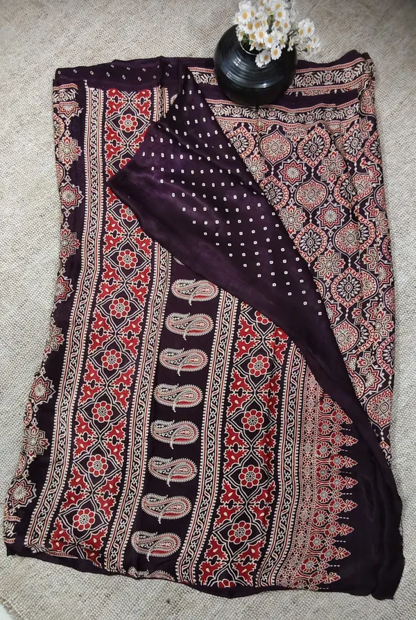Women'S_Burgundy_Ajrak_Print_Modal_Saree_With_Blouse