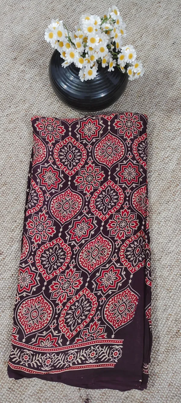 Women'S_Burgundy_Ajrak_Print_Modal_Saree_With_Blouse