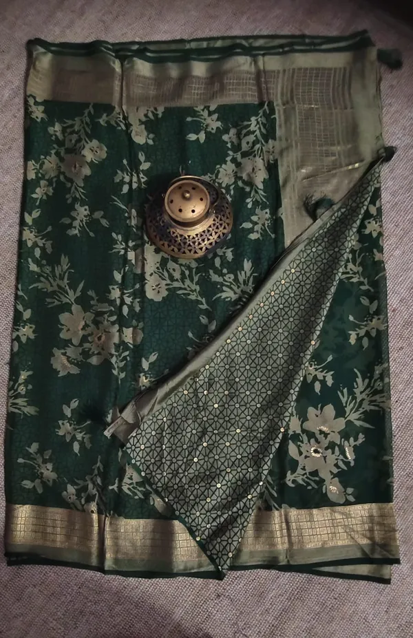 Green_&Golden_Floral_Print_Georgette_Saree_With_Blouse