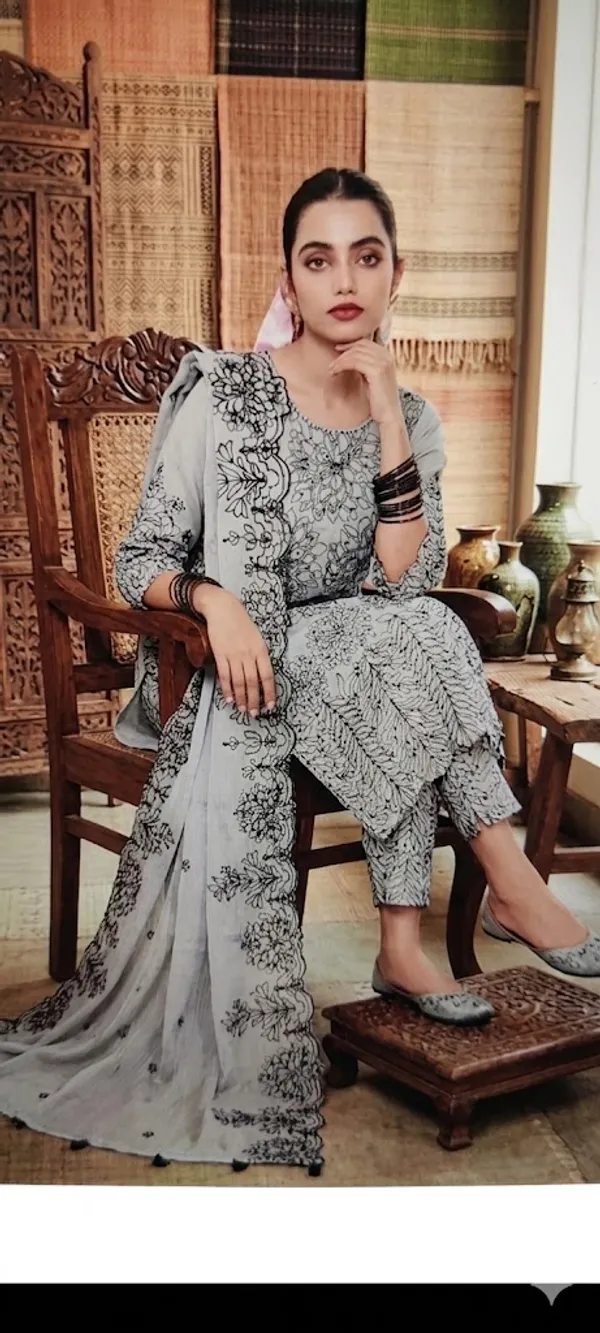 Pure_Muslin_Full_Embroiderd_Unstitched_Suit_Material_With_Organza_Dupatta