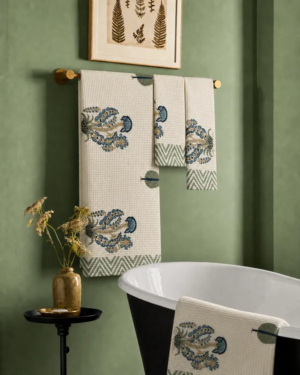 Blue_Daisy_Premium_Waffle_Cotton_Towel_Set_of_3_|_1_Bath_Towel_&_2_Hand_Towels