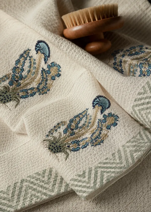 Blue_Daisy_Premium_Waffle_Cotton_Towel_Set_of_3_|_1_Bath_Towel_&_2_Hand_Towels