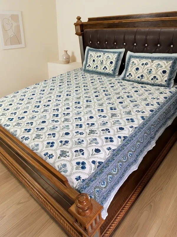 Blue_&_White_Floral_Cotton_Comforter_Set_with_Bedsheet_–_4_PC_Double_Bed