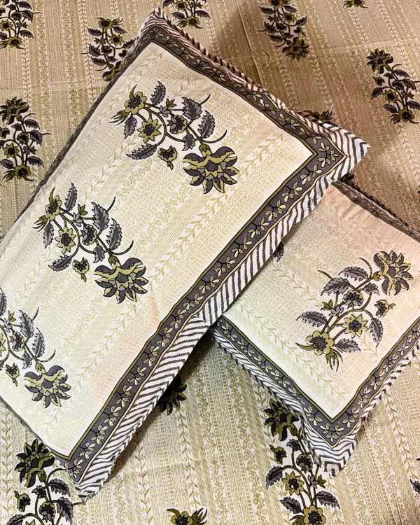 Beige_Floral_Cotton_Bedsheet_Set_with_2_Pillow_Covers_|_Elegant_Printed_Double_Bed_Bedsheet
