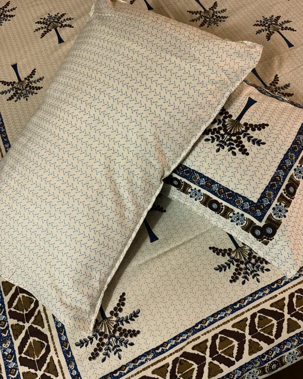 Cotton_Printed_Bedsheet_Set_with_2_Pillow_Covers_–_Palm_Tree_Ethnic_Design_|_Soft_Double_Bed_Bedsheet