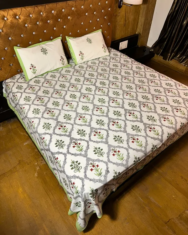Elegant_Floral_Cotton_Bedsheet_Set_with_2_Pillow_Covers_|_White_&_Green_Printed_Double_Bed_Bedsheet